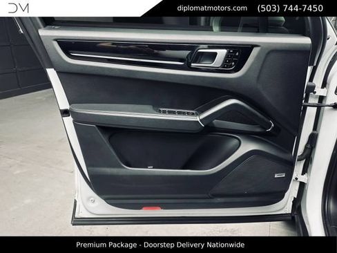 Used 2020 Porsche Cayenne AWD/4WD image 23