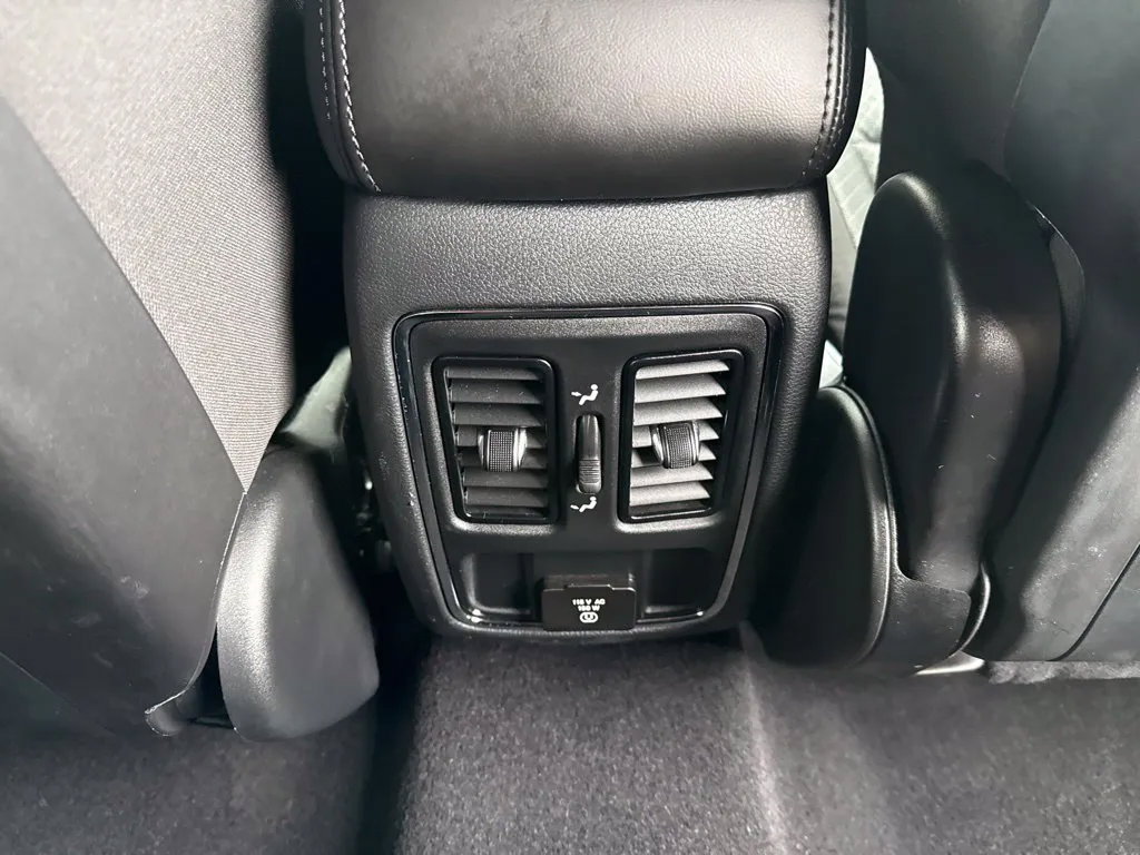 Used 2020 Jeep Grand Cherokee Laredo w/ Security & Convenience Group AWD/4WD image 31