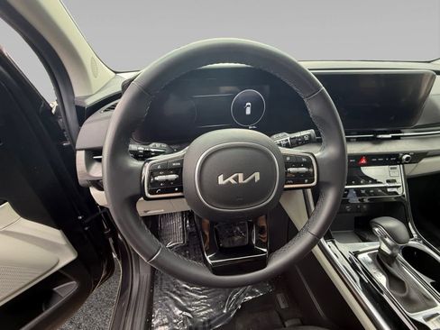 Used 2024 Kia Carnival SX FWD image 12