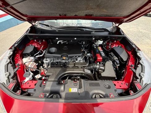 Used 2021 Toyota RAV4 XLE w/ Convenience Package FWD image 19