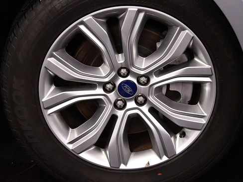 Used 2022 Ford Edge Titanium w/ Equipment Group 301A AWD/4WD image 9