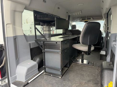 Used 2019 Ford Transit 150 XLT image 12