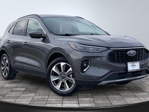 Used 2023 Ford Escape Platinum image 3