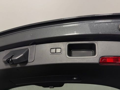 Certified 2026 Porsche Macan image 16