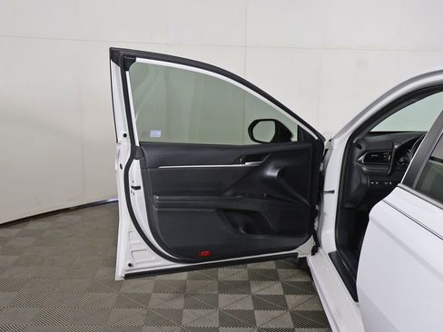 Used 2023 Toyota Camry SE FWD image 15