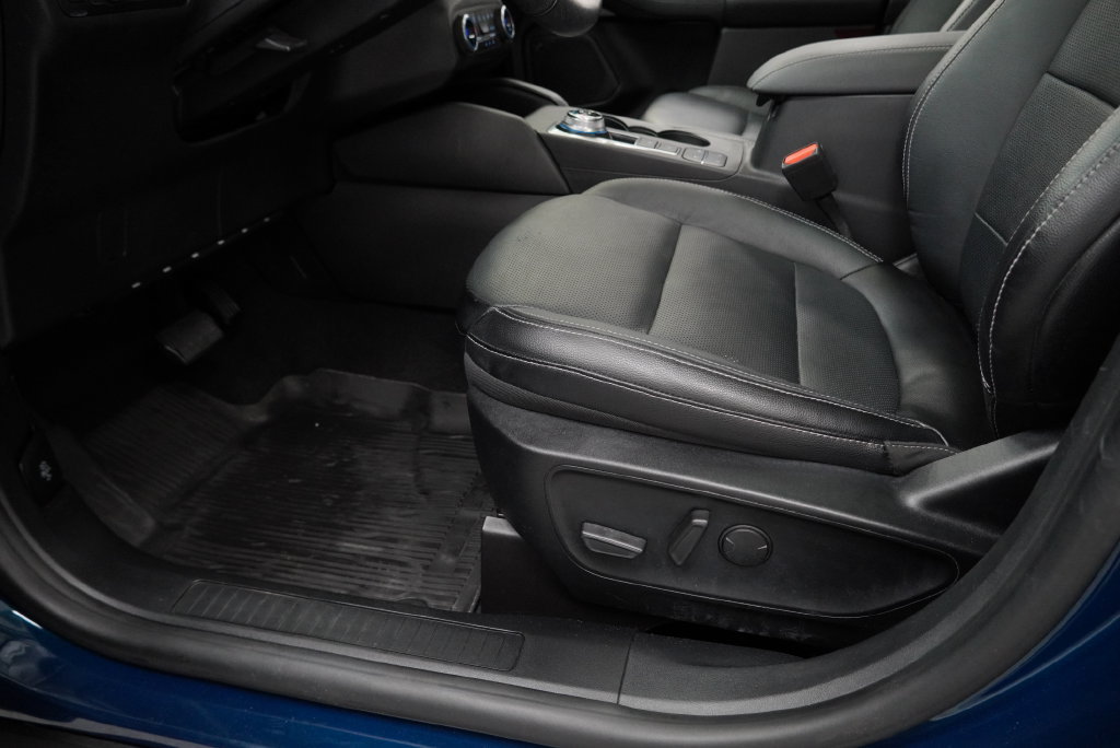 Used 2020 Ford Escape Titanium AWD/4WD image 38