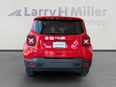 Used 2023 Jeep Renegade Latitude AWD/4WD image 4