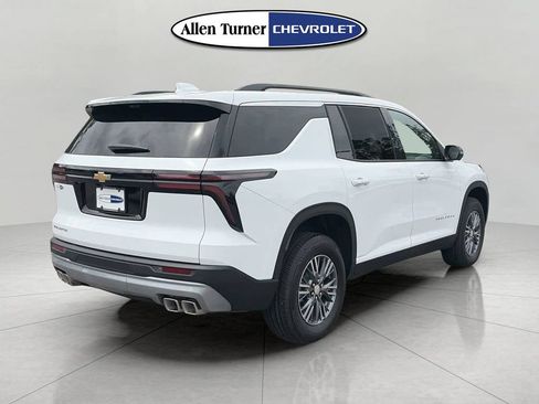 Used 2026 Chevrolet Traverse LT w/ Driver Confidence Package FWD image 4