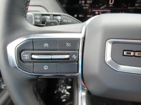 Used 2025 GMC Yukon XL Denali AWD/4WD image 23