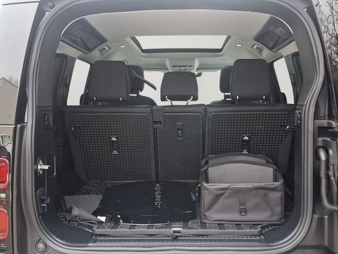 Used 2025 Land Rover Defender 110 S image 28