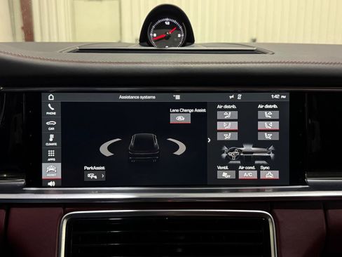 Used 2018 Porsche Panamera image 26