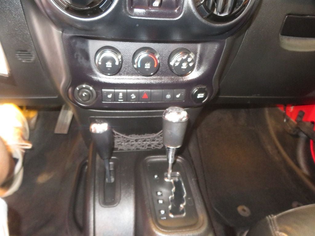 Used 2015 Jeep Wrangler Unlimited Sahara AWD/4WD image 38