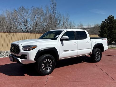 Used 2022 Toyota Tacoma TRD Off-Road w/ Technology Package image 3