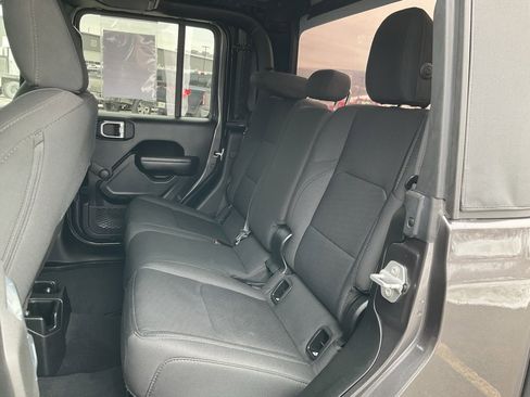 Used 2021 Jeep Gladiator Sport w/ Trailer Tow Package image 20
