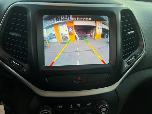 Used 2015 Jeep Cherokee Latitude FWD image 26