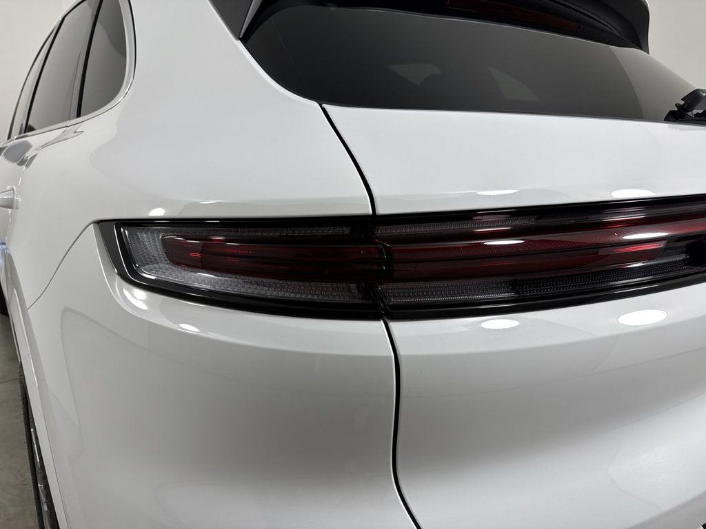 Certified 2026 Porsche Cayenne AWD/4WD image 18