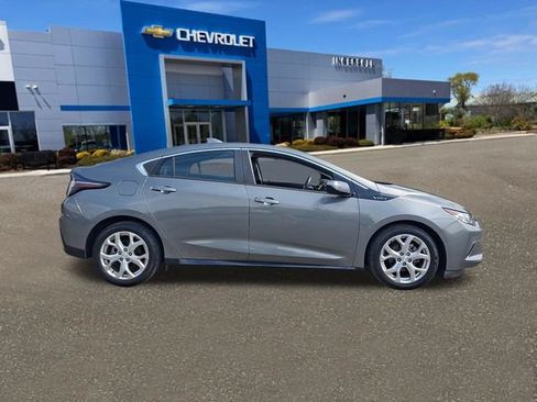 Used 2017 Chevrolet Volt Premier w/ Driver Confidence II Package FWD image 27