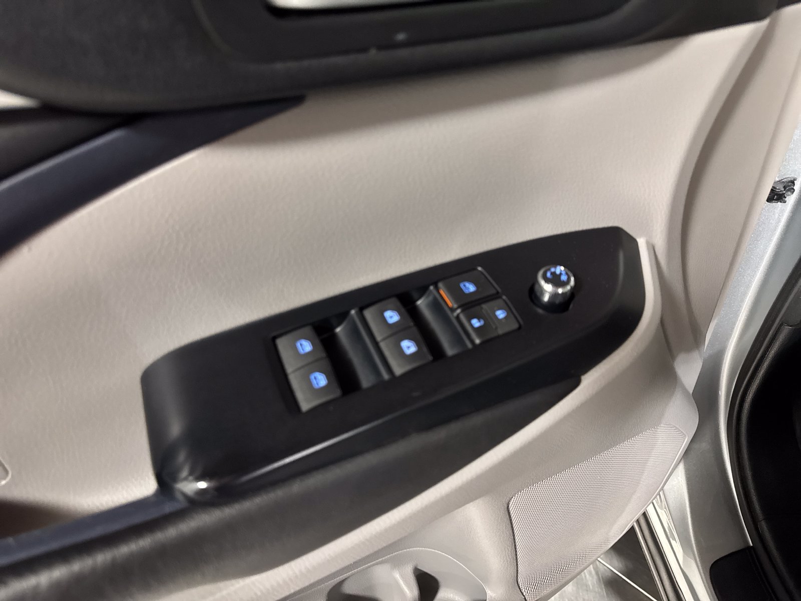 Used 2017 Toyota Highlander XLE AWD/4WD image 12