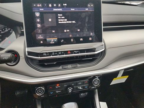 Certified 2025 Jeep Compass Limited image 10