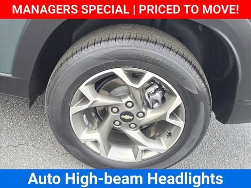 Certified 2025 Chevrolet Trax LT FWD image 17