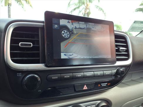 Used 2025 Hyundai Venue SEL image 13