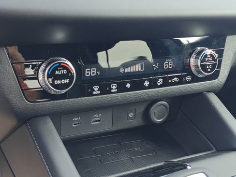 New 2025 Mitsubishi Outlander SE image 19