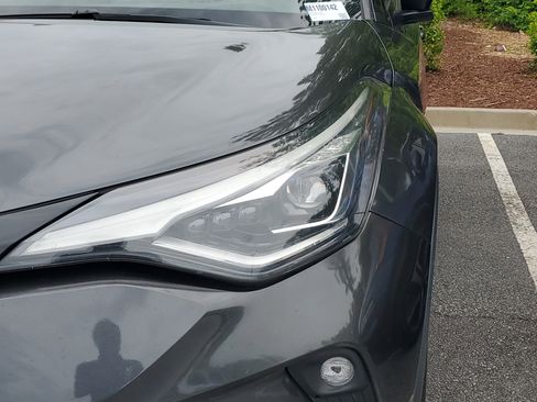 Used 2021 Toyota C-HR Limited FWD image 4