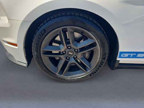 Used 2010 Ford Mustang Shelby GT500 RWD image 10