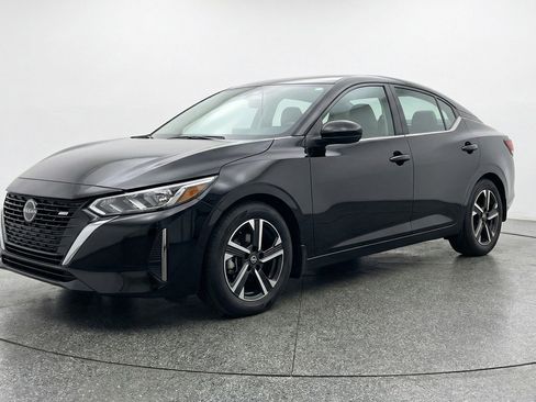 Used 2025 Nissan Sentra SV image 3