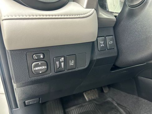 Certified 2018 Toyota RAV4 XLE image 28