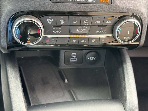 Used 2022 Ford Escape Titanium w/ Titanium Premium Package FWD image 19