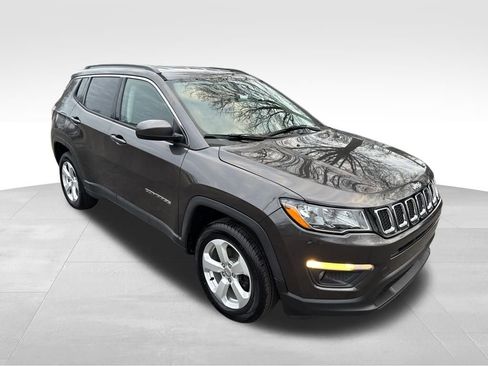 Used 2017 Jeep Compass Latitude image 1