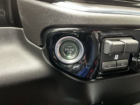 Certified 2024 Chevrolet Silverado 1500 High Country w/ Technology Package image 23