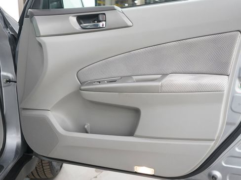 Used 2010 Subaru Forester 2.5X Premium image 9