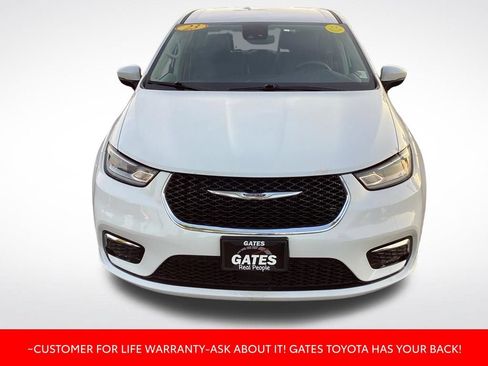 Used 2023 Chrysler Pacifica Touring-L FWD image 2