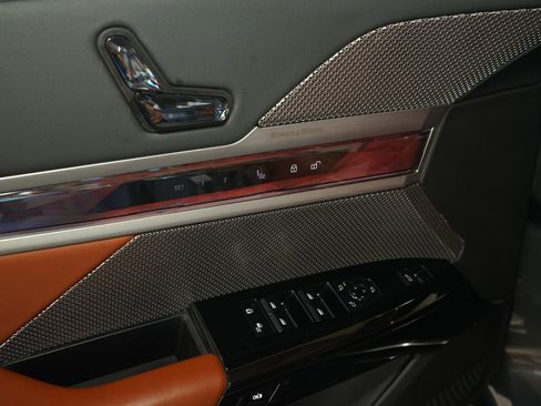 Used 2024 BMW 760i xDrive w/ Executive Package image 29