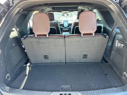 Used 2023 Ford Explorer Platinum w/ Technology Package AWD/4WD image 9