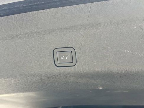 Used 2025 Chevrolet Suburban Premier AWD/4WD image 14