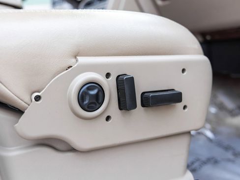 Used 2004 Chevrolet Silverado 3500 LT w/ Heavy-Duty Power Package image 34