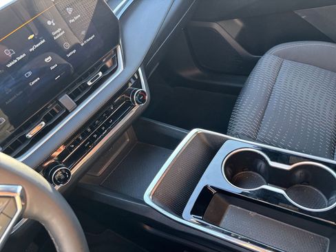 Used 2025 Chevrolet Equinox LT image 40