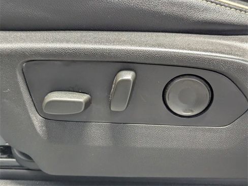 Used 2021 GMC Yukon SLT w/ SLT Premium Package image 12