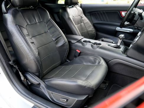 Used 2019 Ford Mustang Premium RWD image 8
