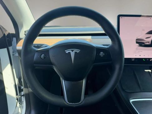 Used 2022 Tesla Model Y Long Range AWD/4WD image 21