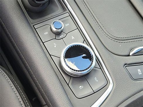 Used 2025 Cadillac XT6 Premium Luxury image 35