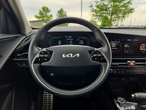 Certified 2023 Kia Niro EX Touring FWD image 23