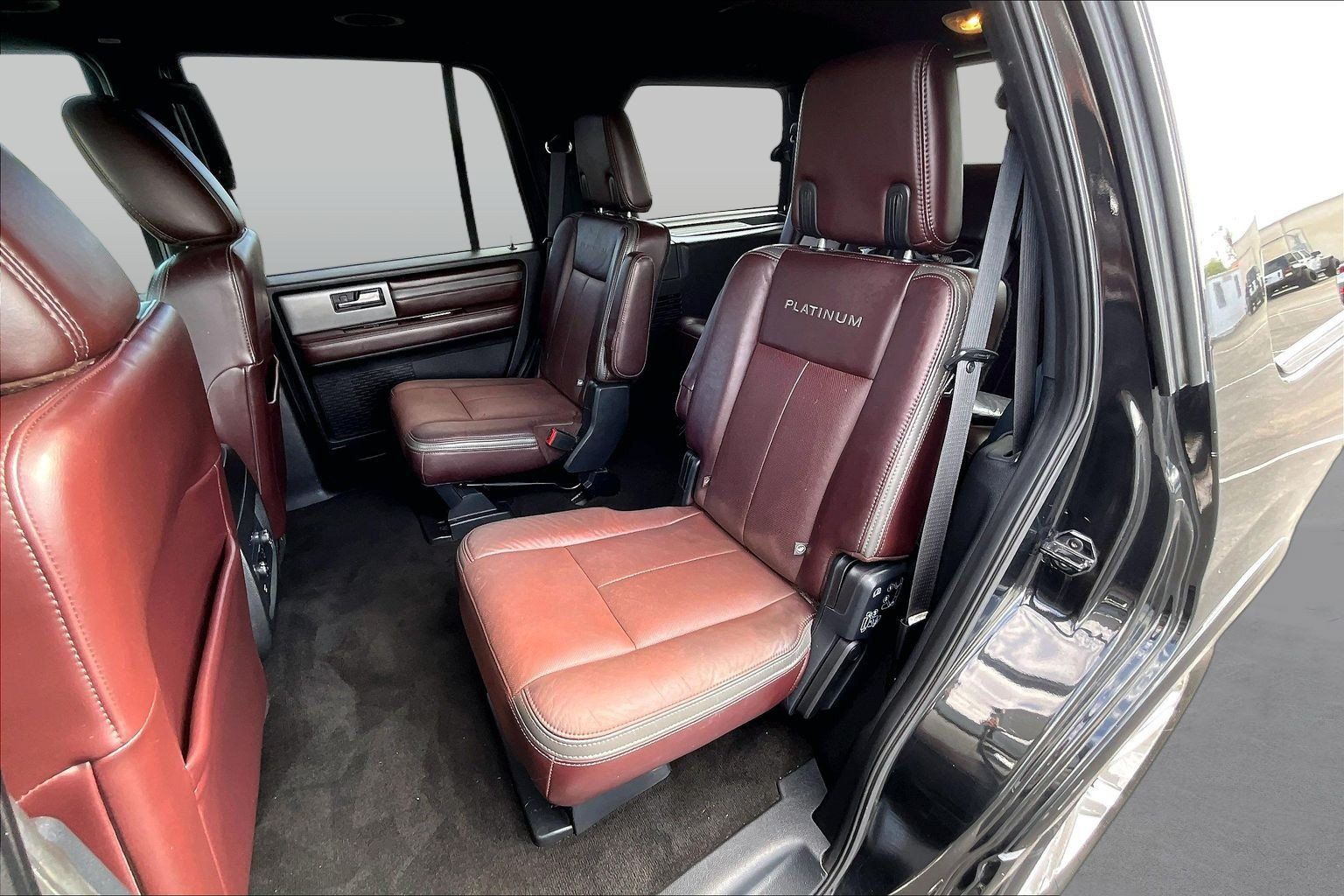 Used 2015 Ford Expedition Platinum AWD/4WD image 25
