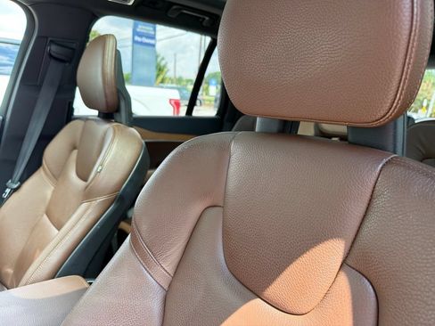 Used 2021 Volvo XC90 T6 Momentum w/ Advanced Package AWD/4WD image 4