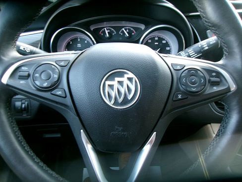 Used 2020 Buick Envision Essence image 16