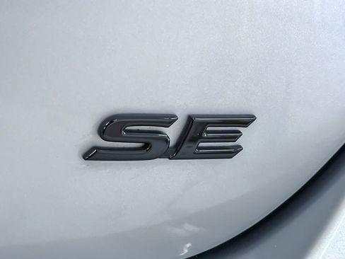 Used 2022 Toyota Camry SE w/ Carpet Mat Package (TMS) FWD image 25