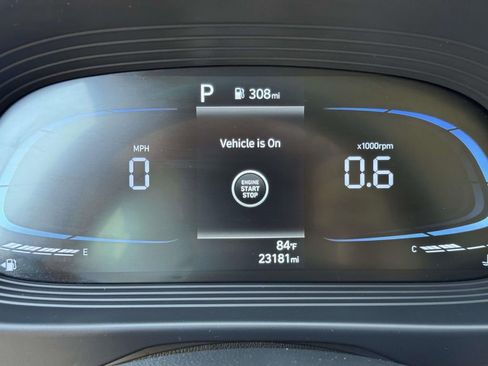 Used 2025 Hyundai Venue SEL FWD image 13